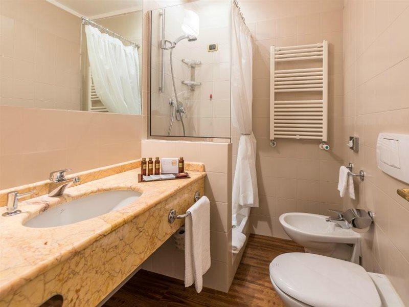 Albergo Alla Posta Trieste Esterno foto
