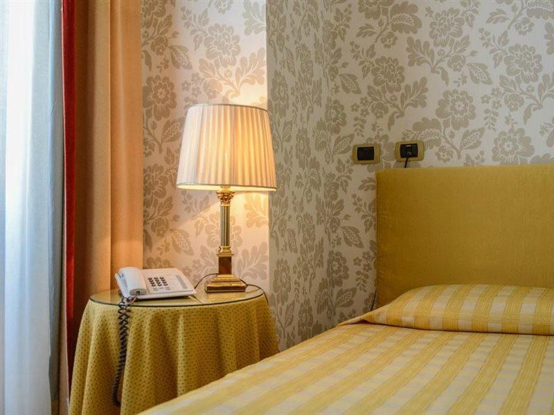 Albergo Alla Posta Trieste Esterno foto