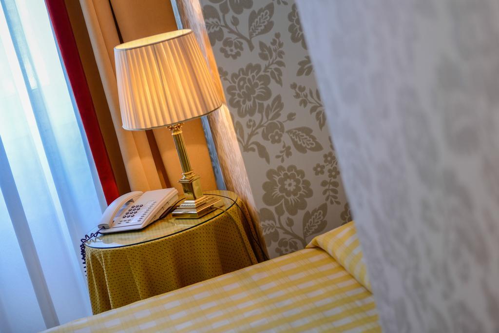 Albergo Alla Posta Trieste Esterno foto