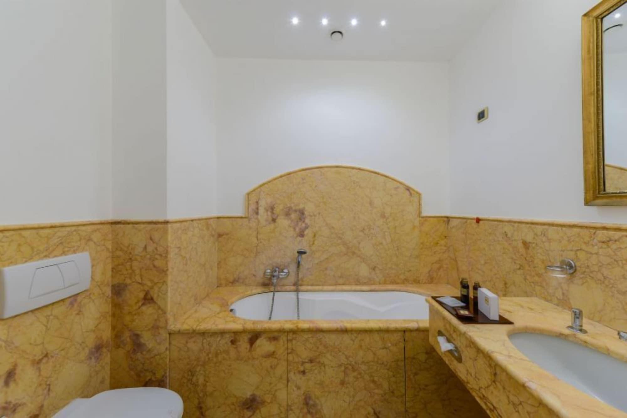 Albergo Alla Posta Trieste Esterno foto