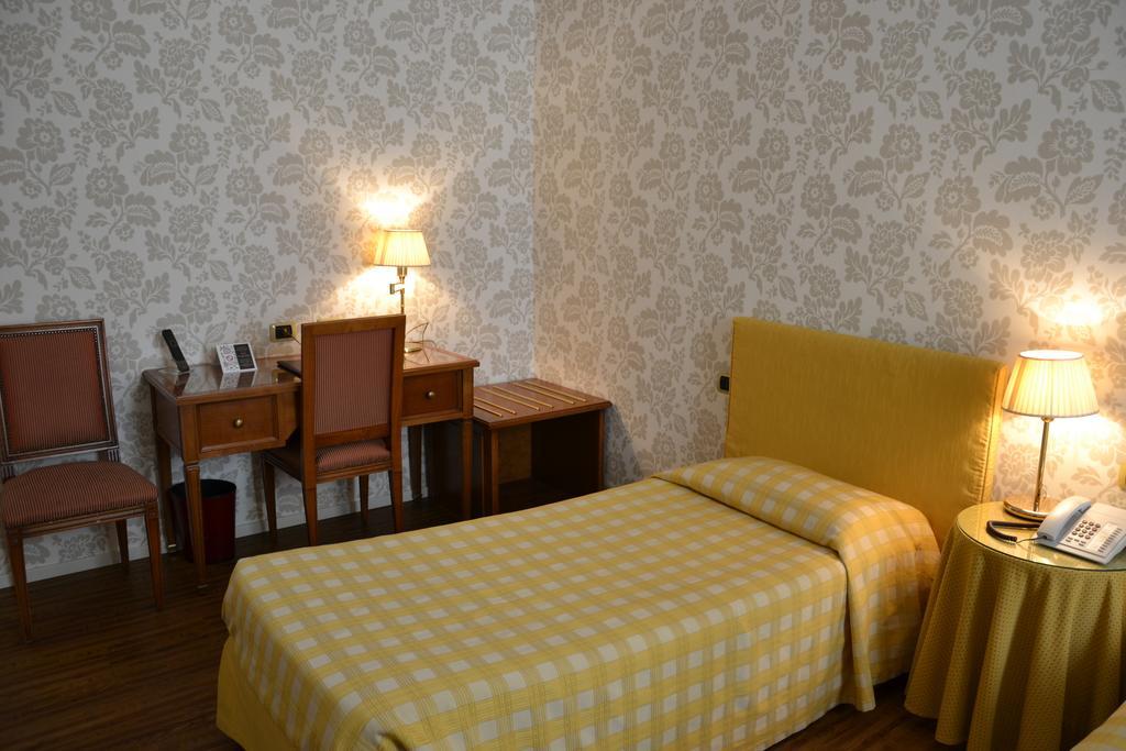 Albergo Alla Posta Trieste Esterno foto