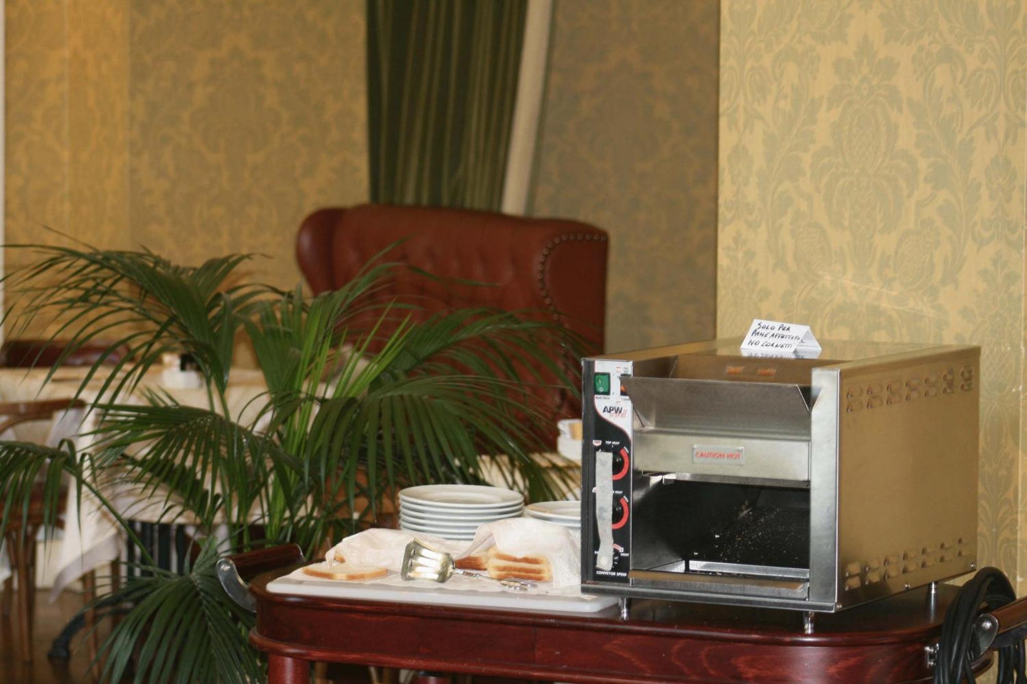 Albergo Alla Posta Trieste Esterno foto