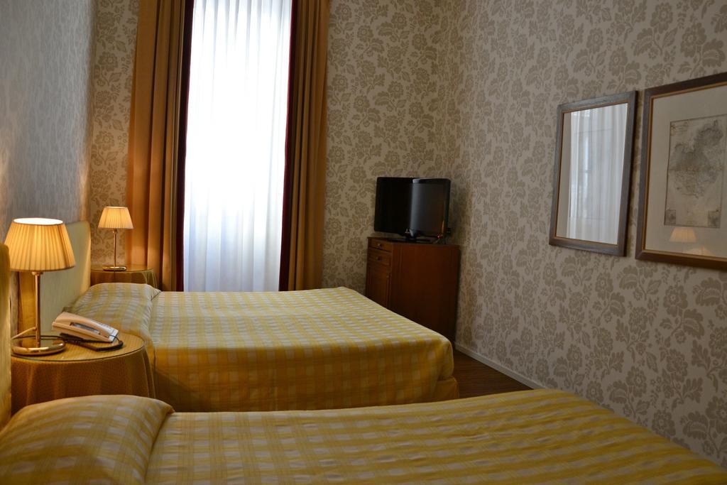 Albergo Alla Posta Trieste Esterno foto