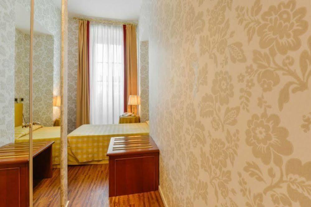 Albergo Alla Posta Trieste Esterno foto