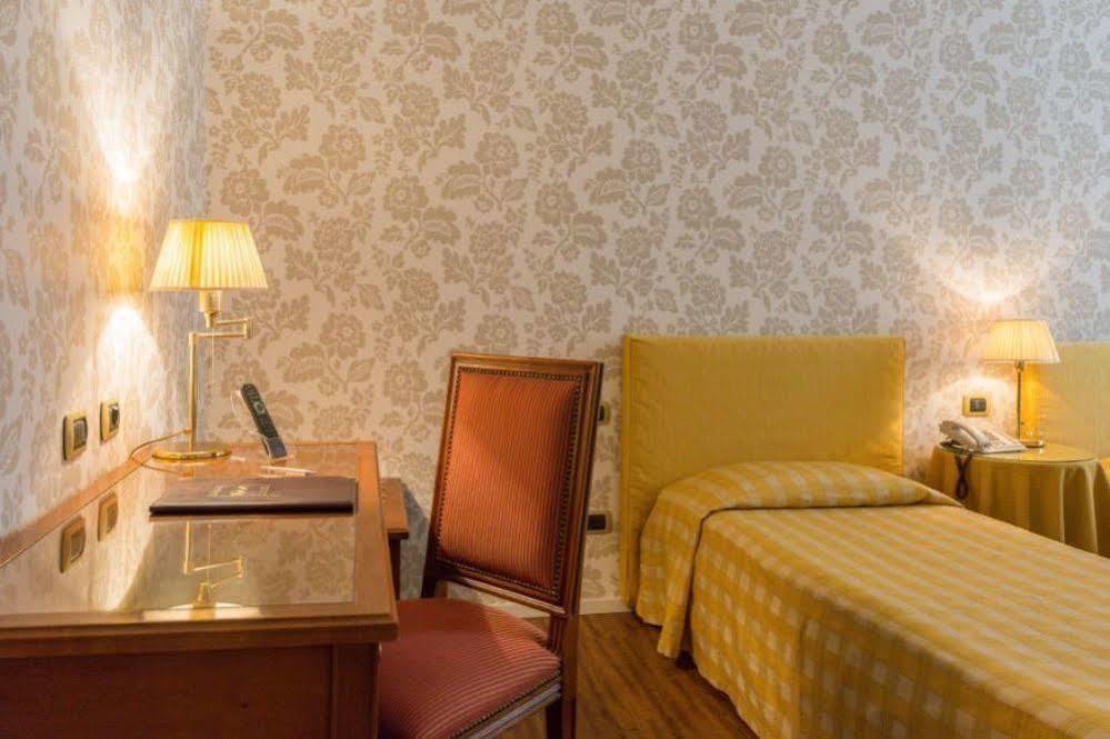 Albergo Alla Posta Trieste Esterno foto