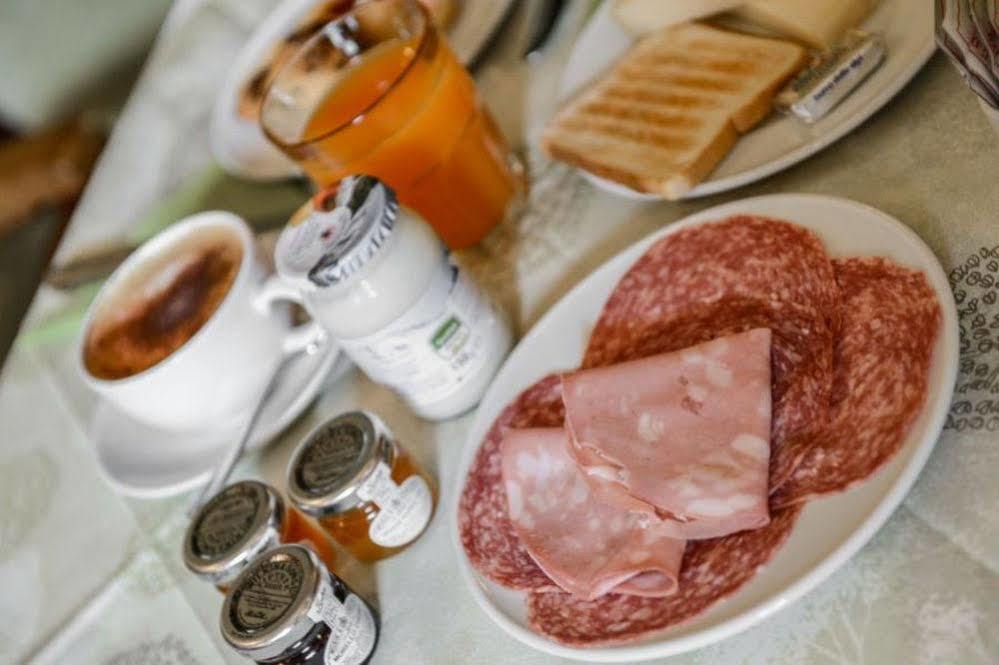 Albergo Alla Posta Trieste Esterno foto